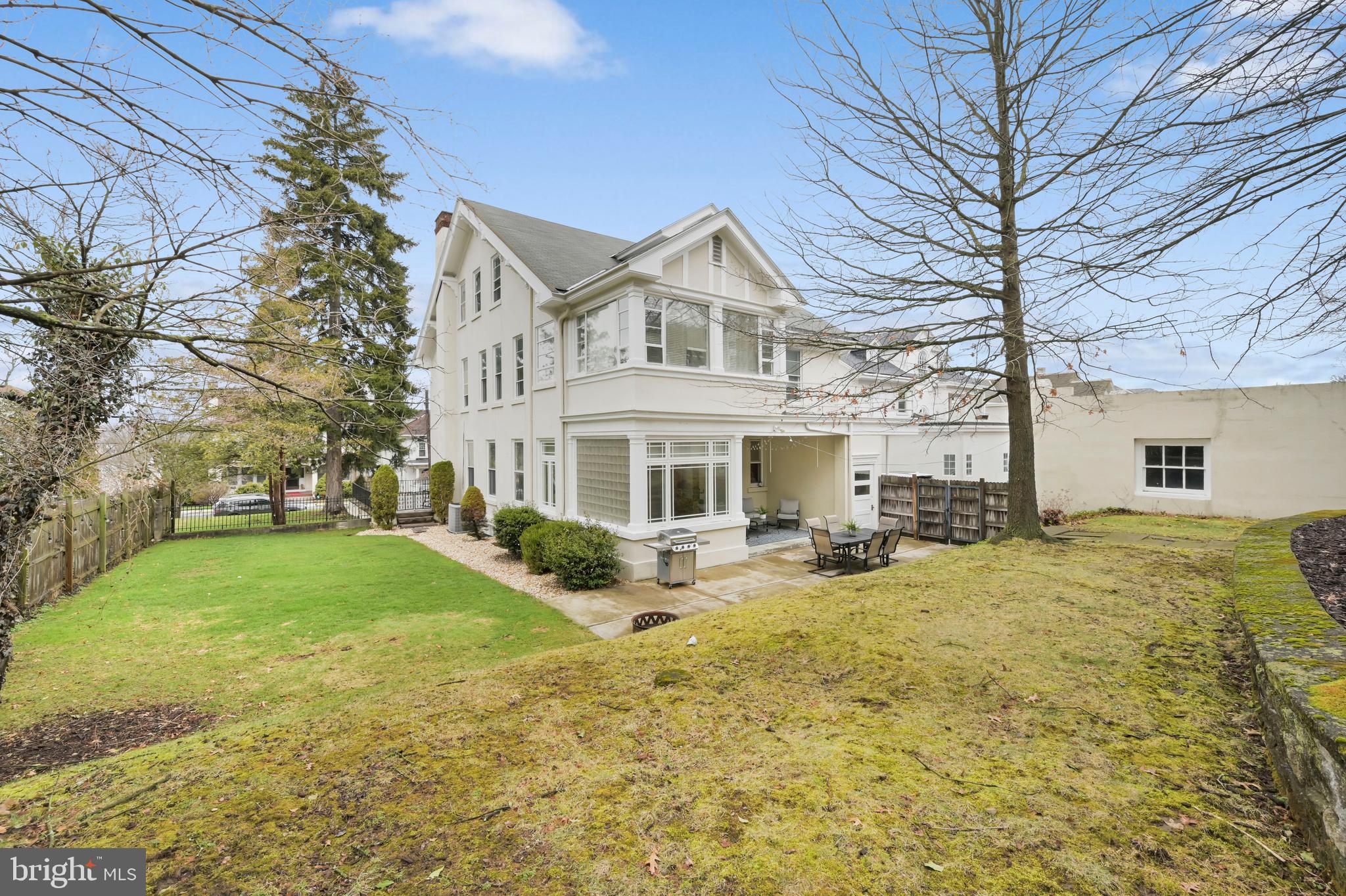 WEST END - Residential