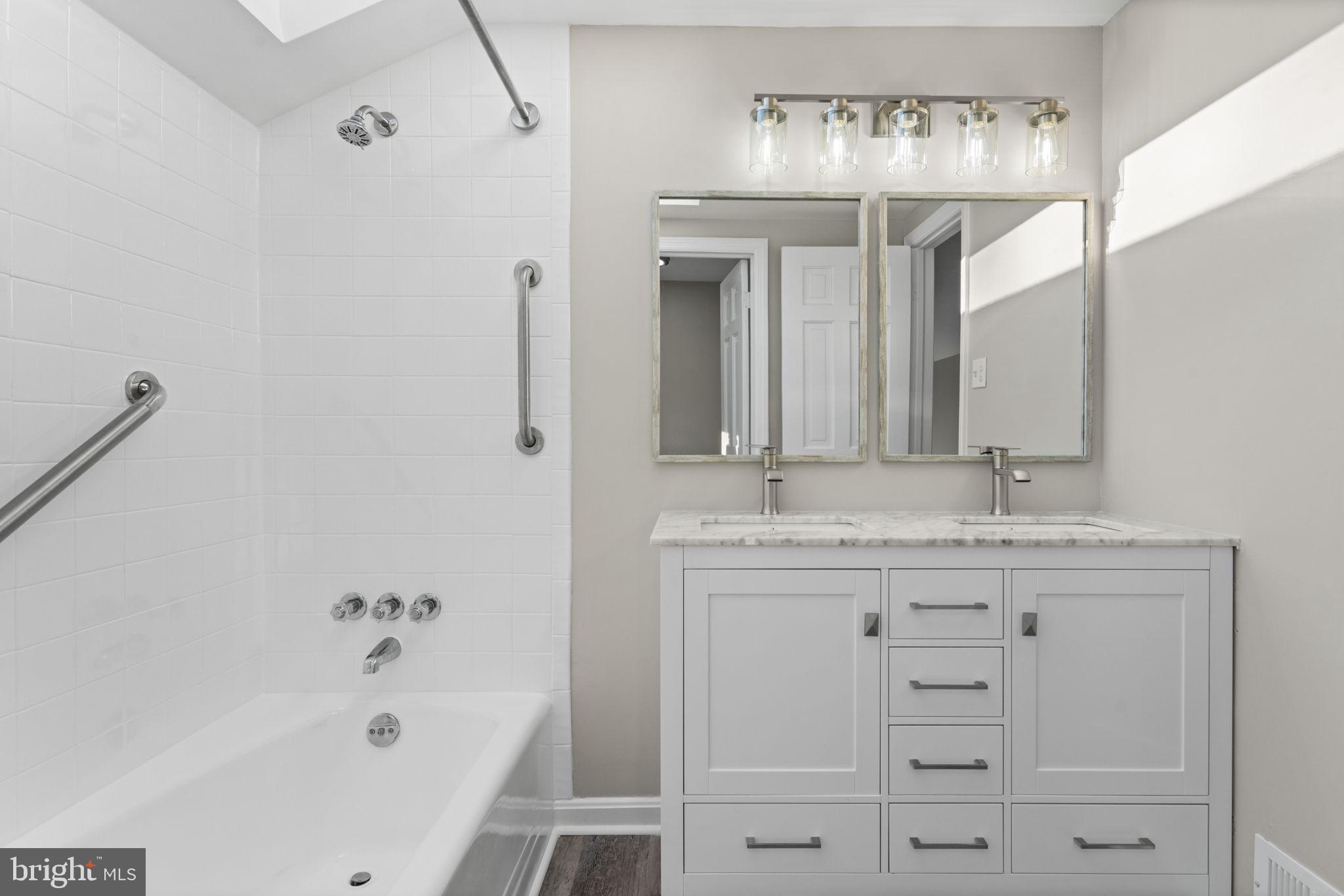 BEVERLEY HILLS - Residential