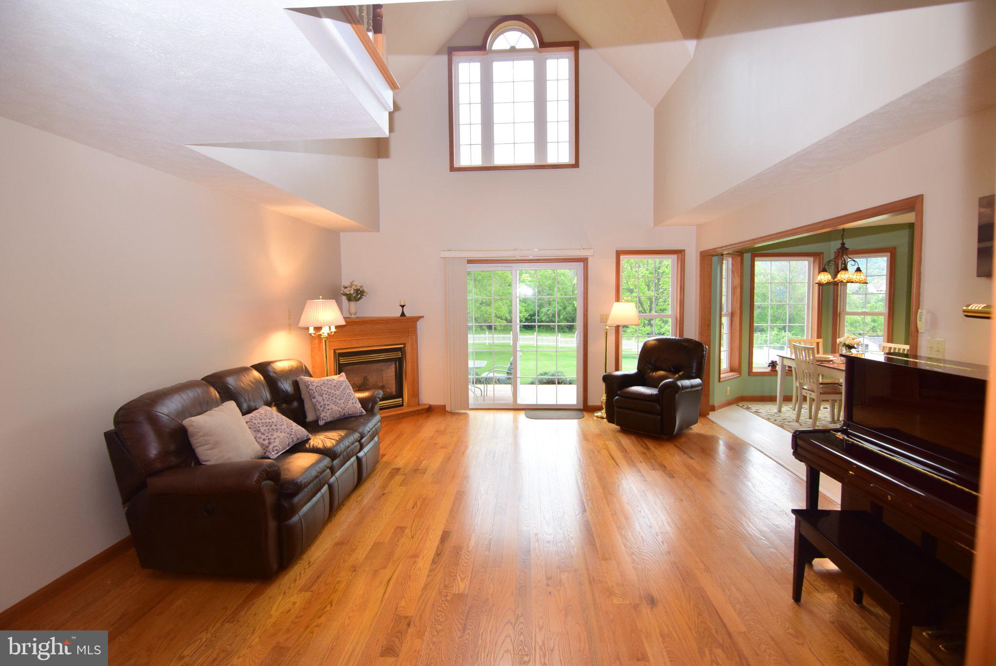 HAMPTON HILLS - Residential