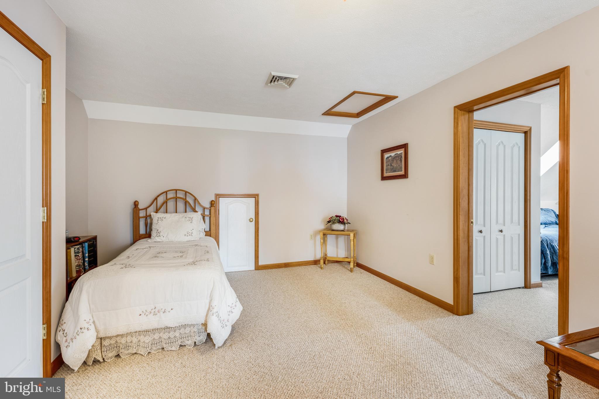 HAMPTON HILLS - Residential