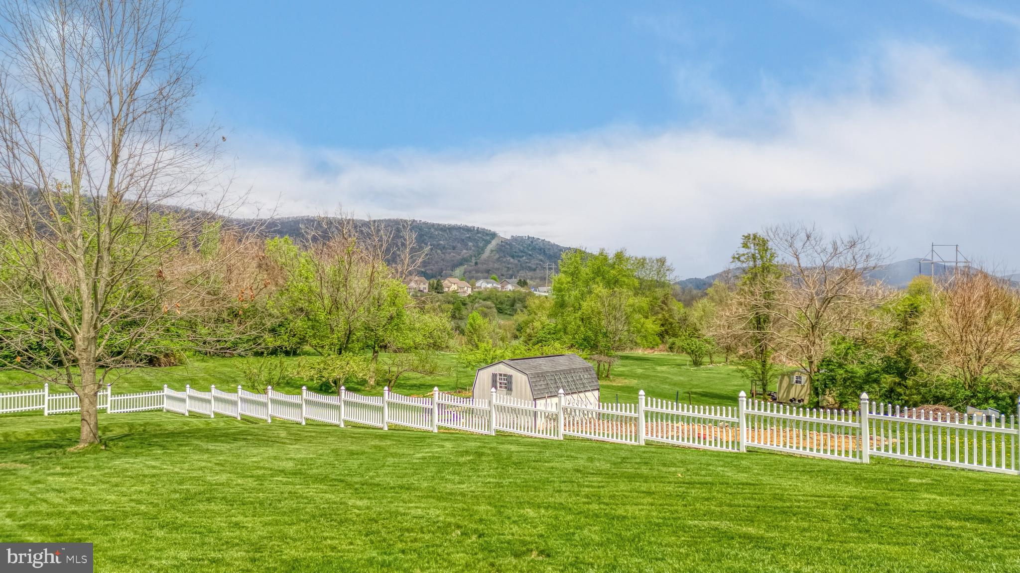 HAMPTON HILLS - Residential