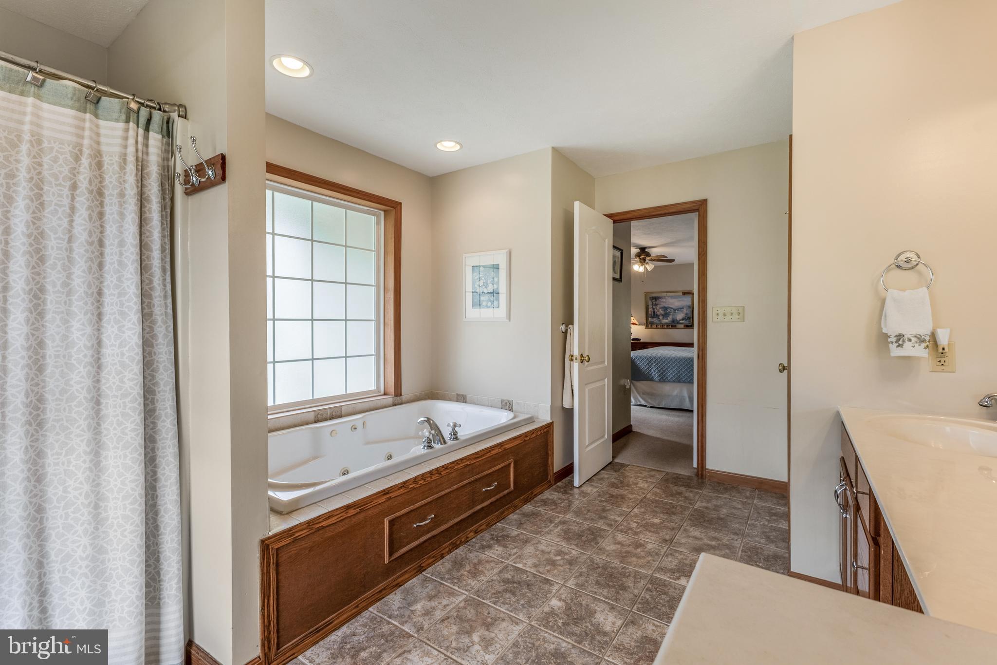 HAMPTON HILLS - Residential