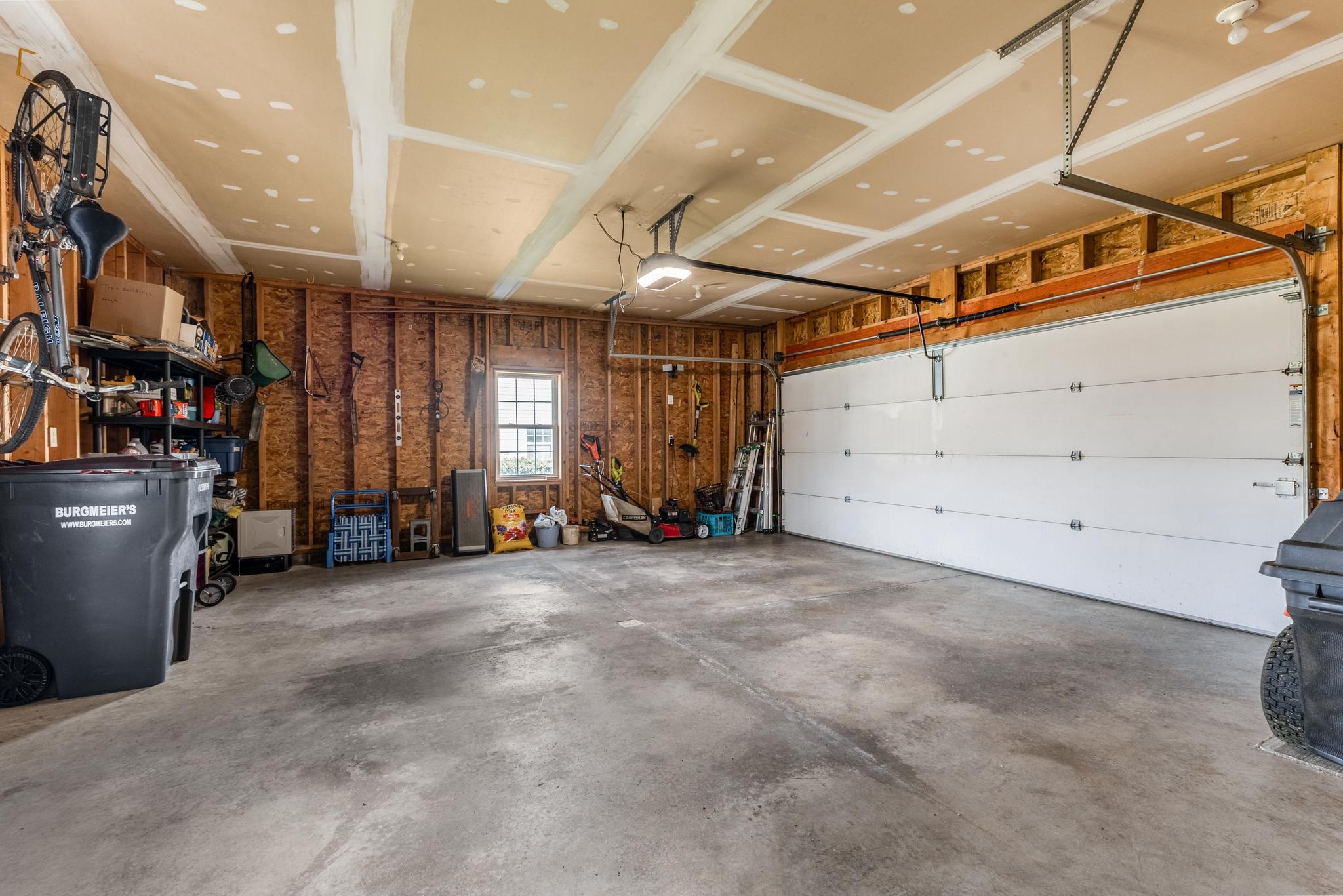 HAMPTON HILLS - Residential