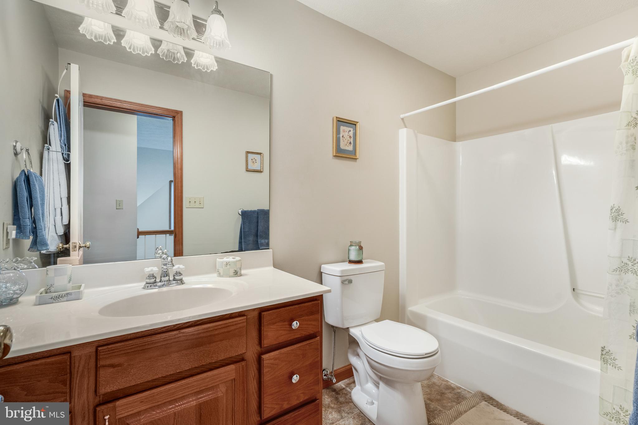 HAMPTON HILLS - Residential