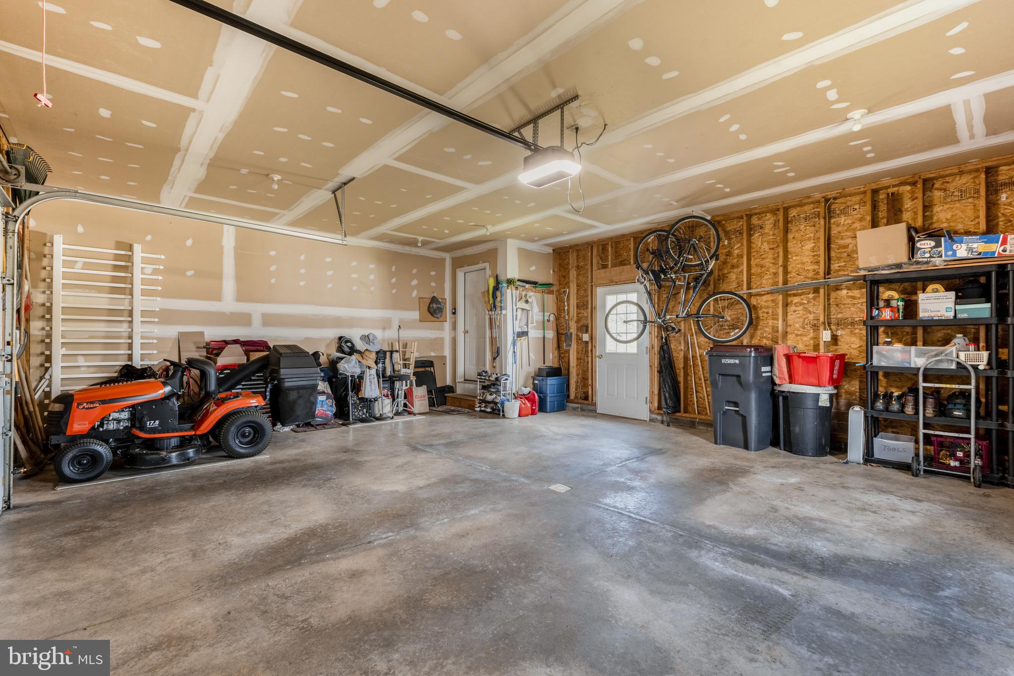 HAMPTON HILLS - Residential