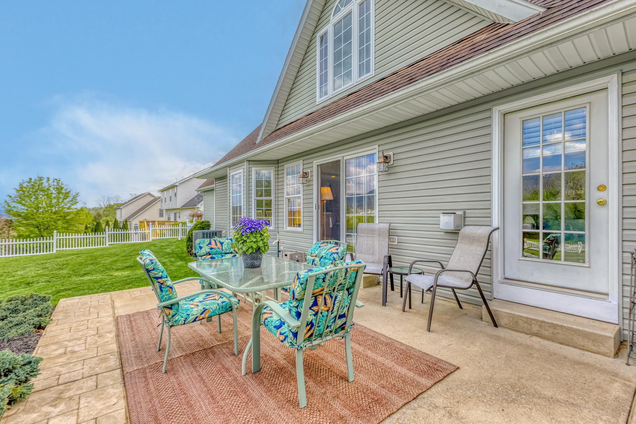 HAMPTON HILLS - Residential