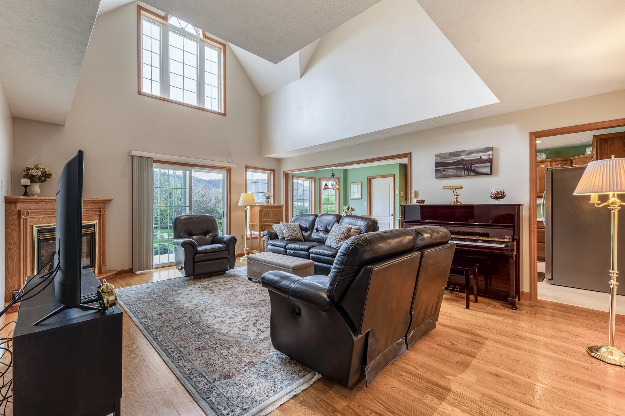 HAMPTON HILLS - Residential