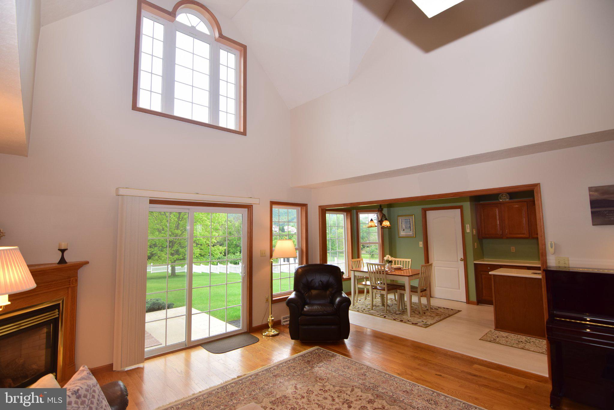 HAMPTON HILLS - Residential