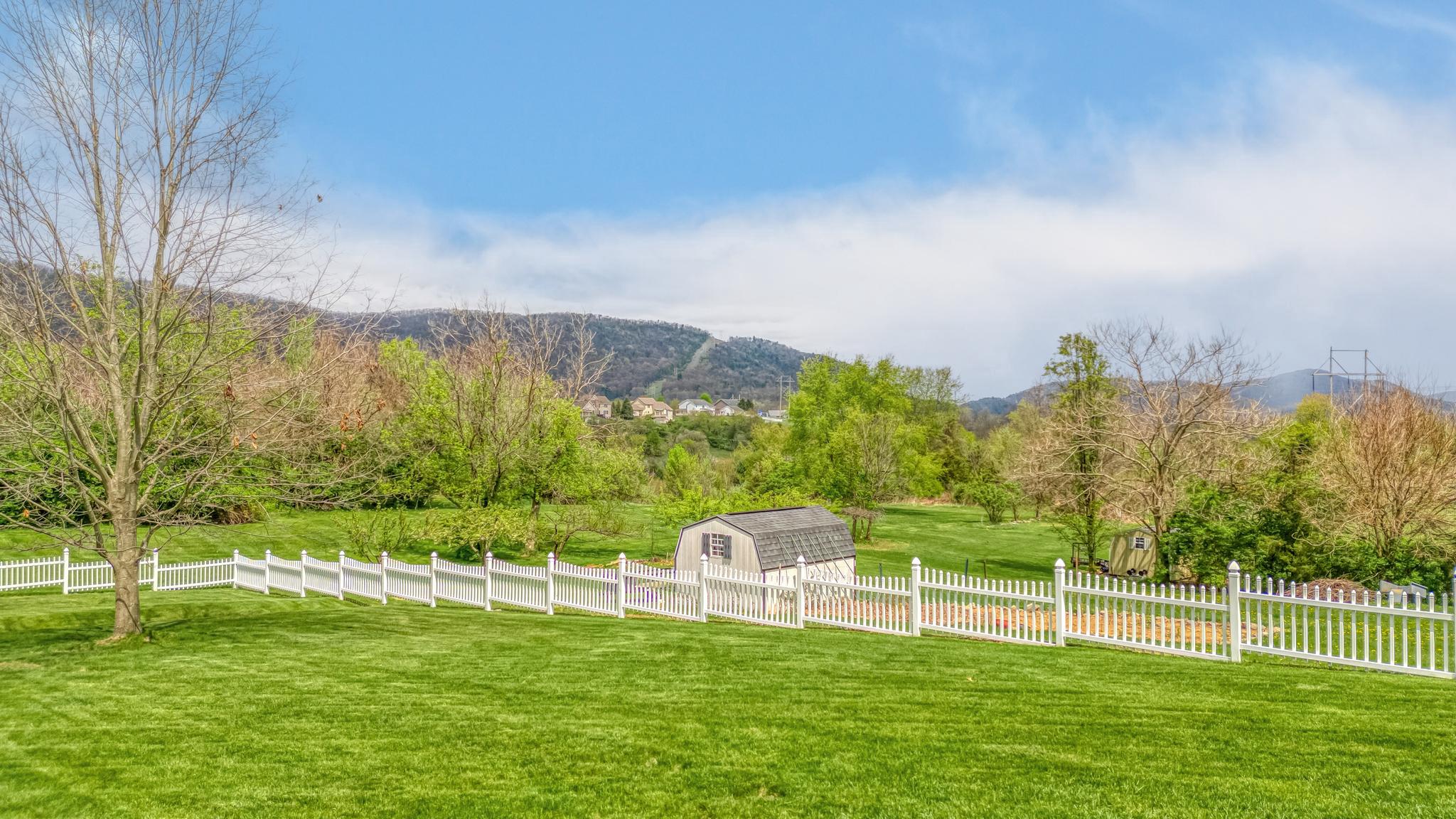 HAMPTON HILLS - Residential