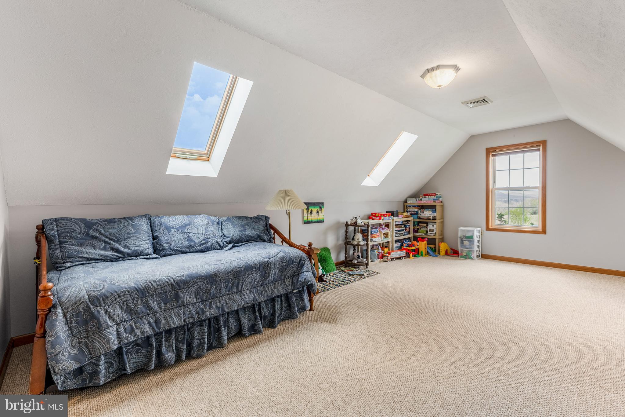 HAMPTON HILLS - Residential