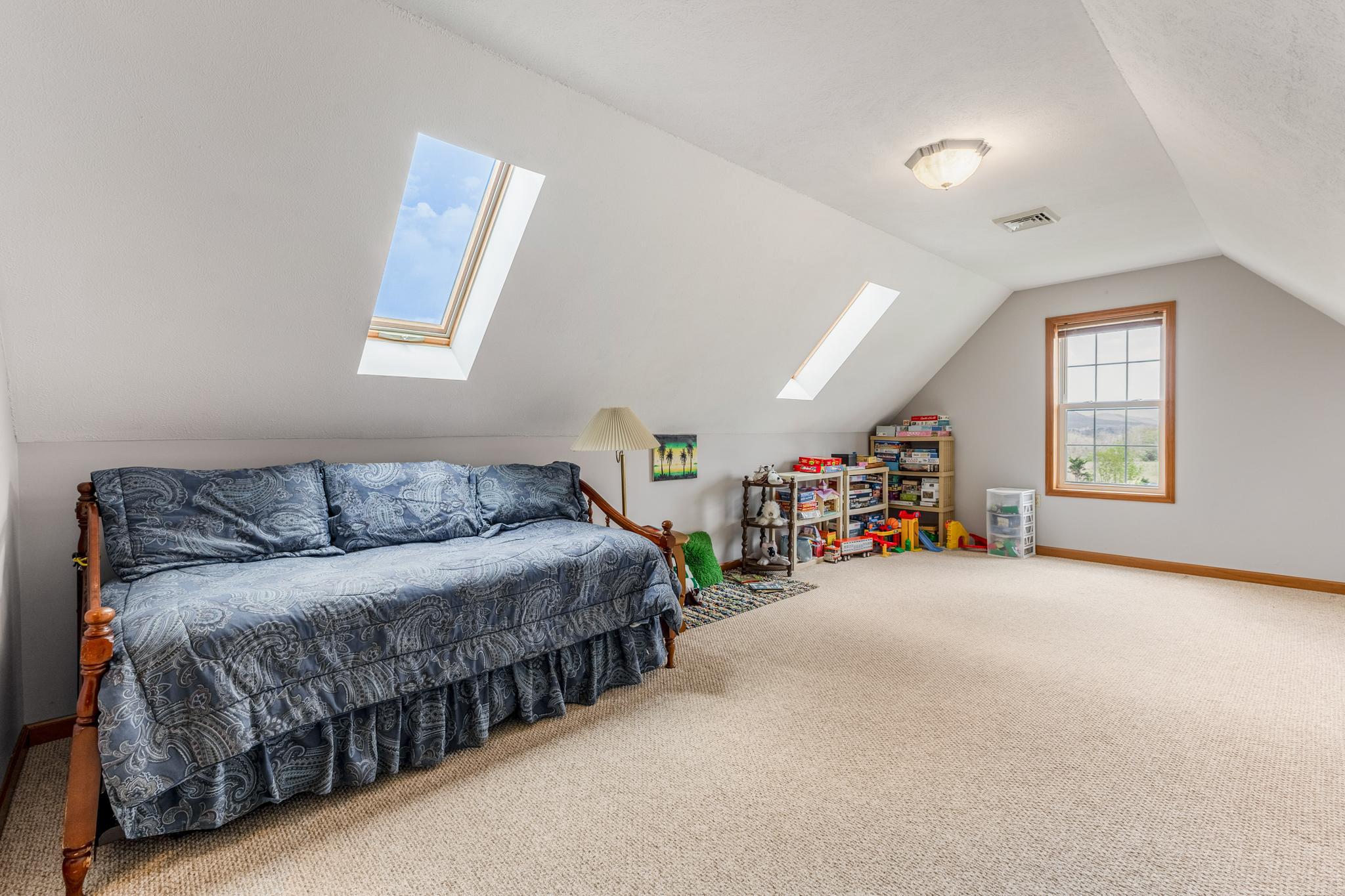 HAMPTON HILLS - Residential