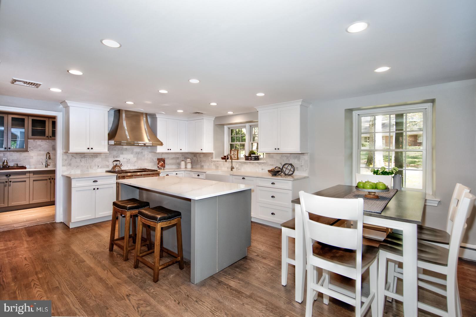 CHESTNUT HILL - Residential