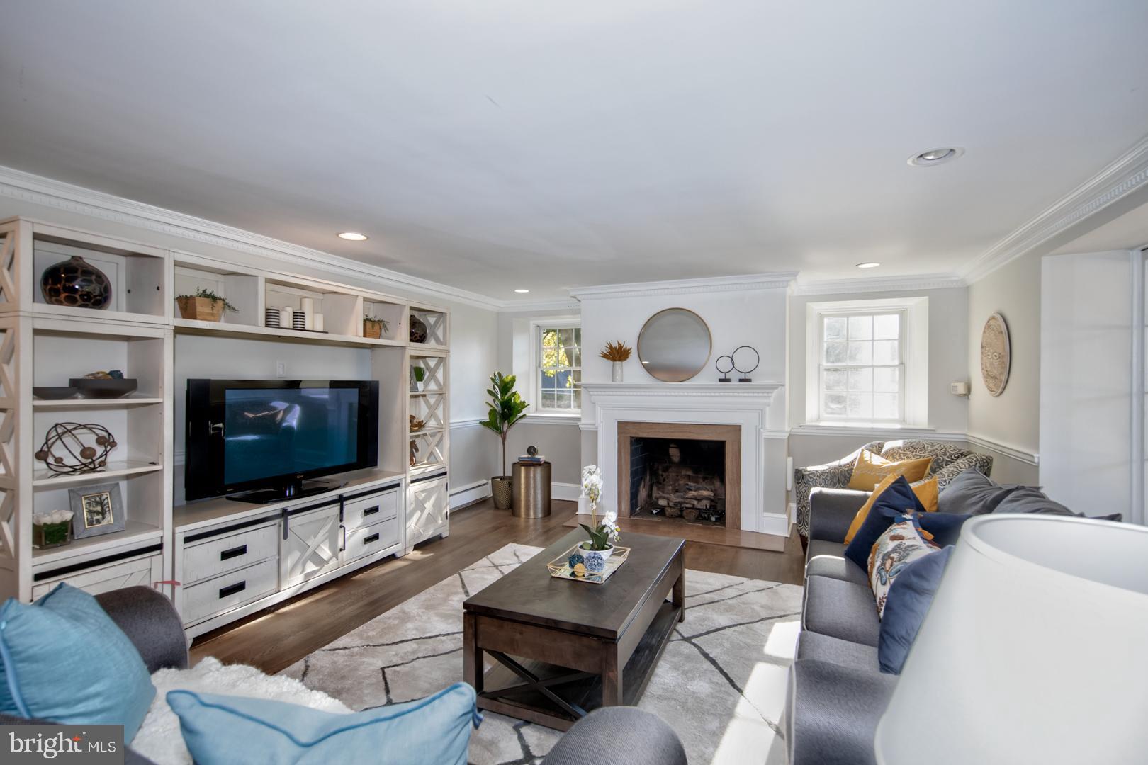 CHESTNUT HILL - Residential