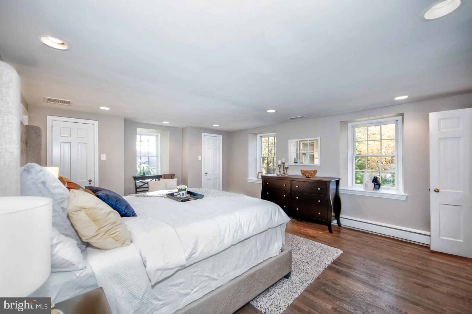 CHESTNUT HILL - Residential