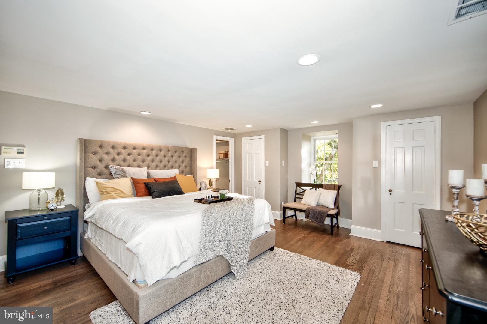 CHESTNUT HILL - Residential