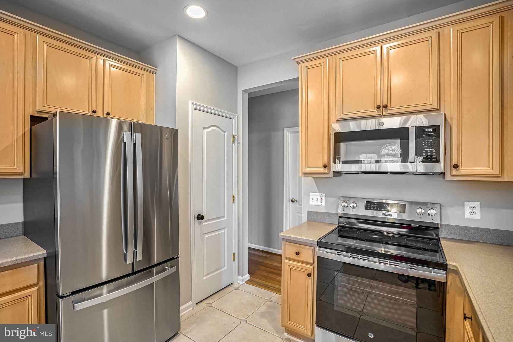 RIVER RIDGE - Residential Lease