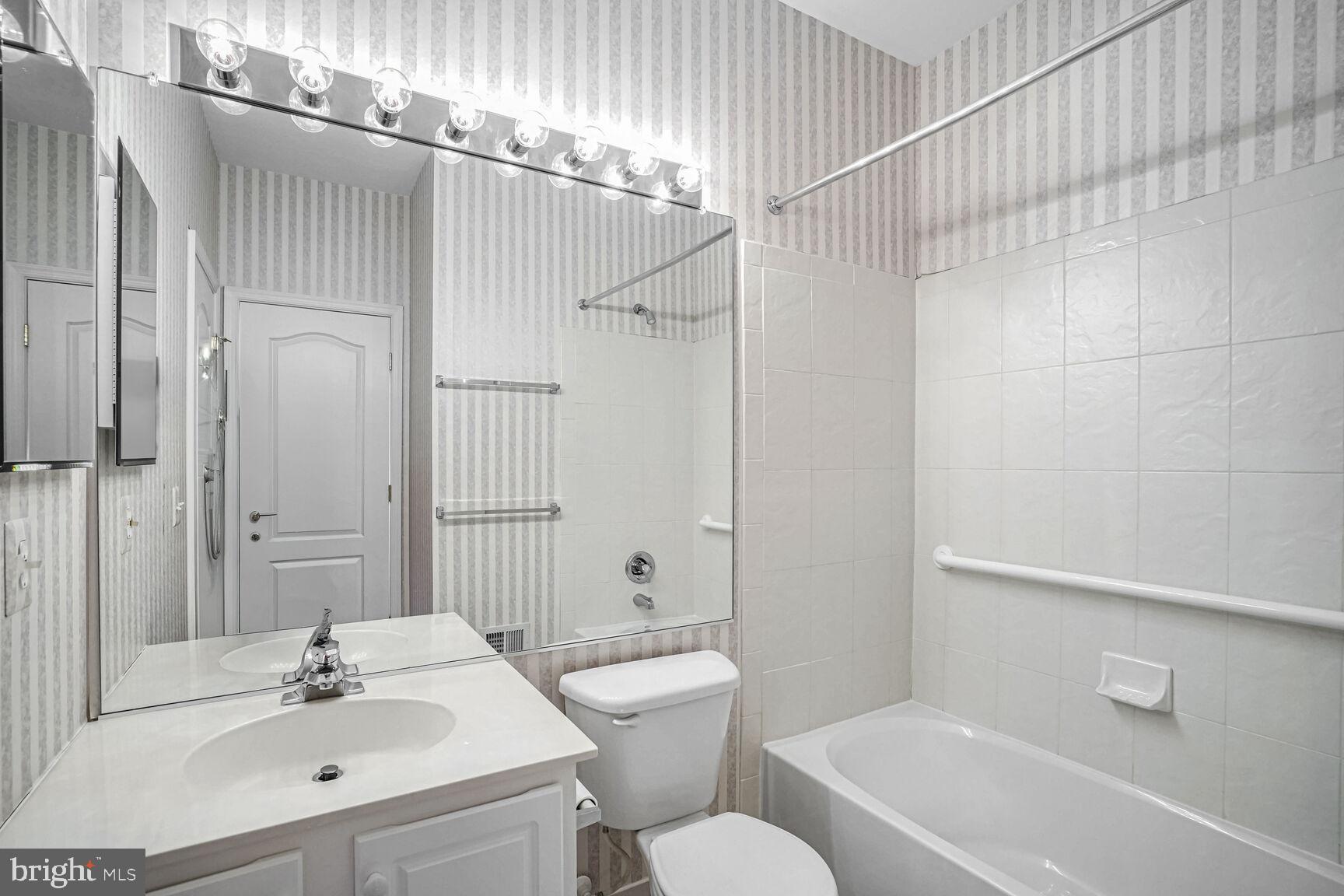 RIVER RIDGE - Residential Lease