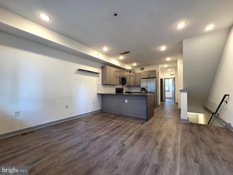 Condo For Rent - 417 W Berks Street #1<br/> PHILADELPHIA, PA 19122