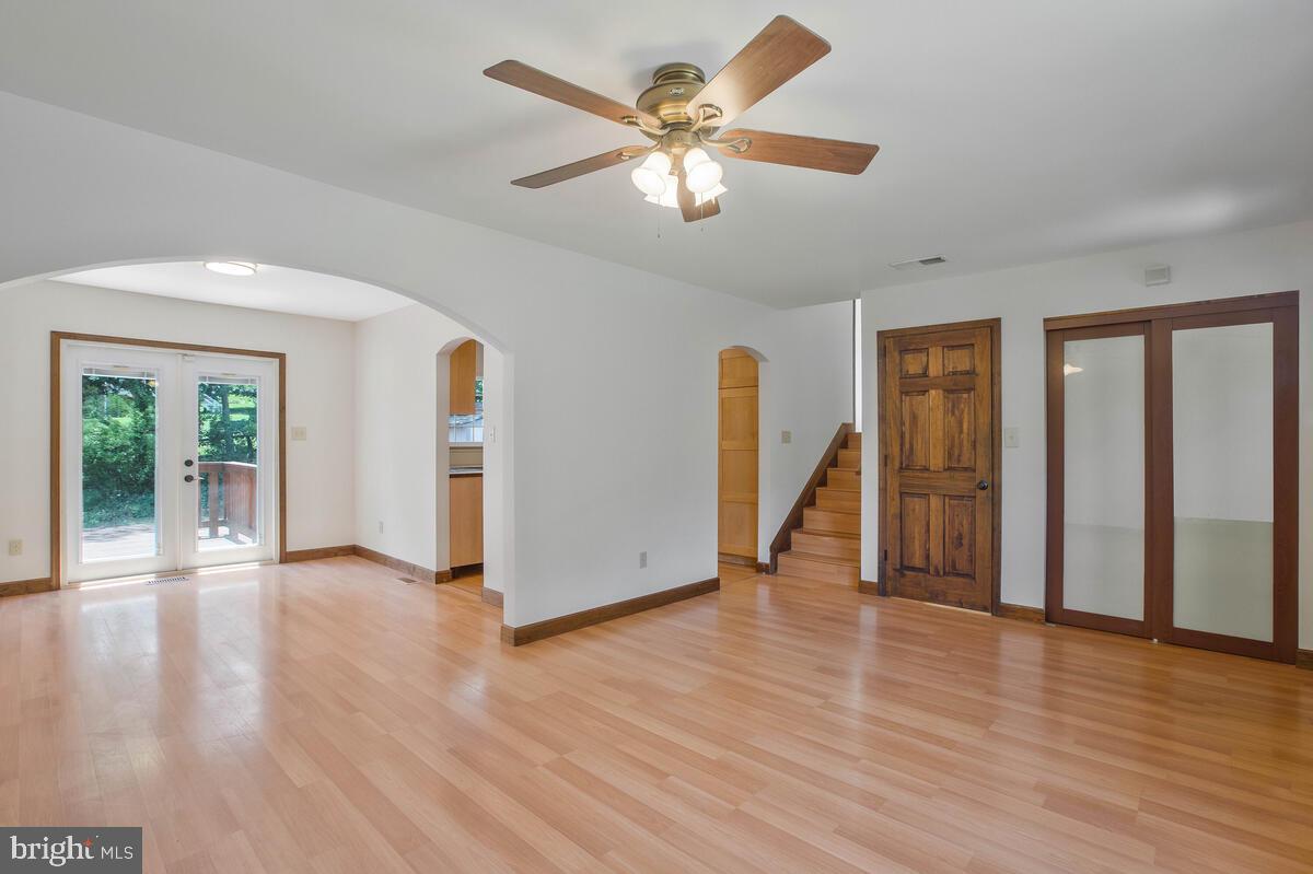 CHEVERLY HILLS - Residential