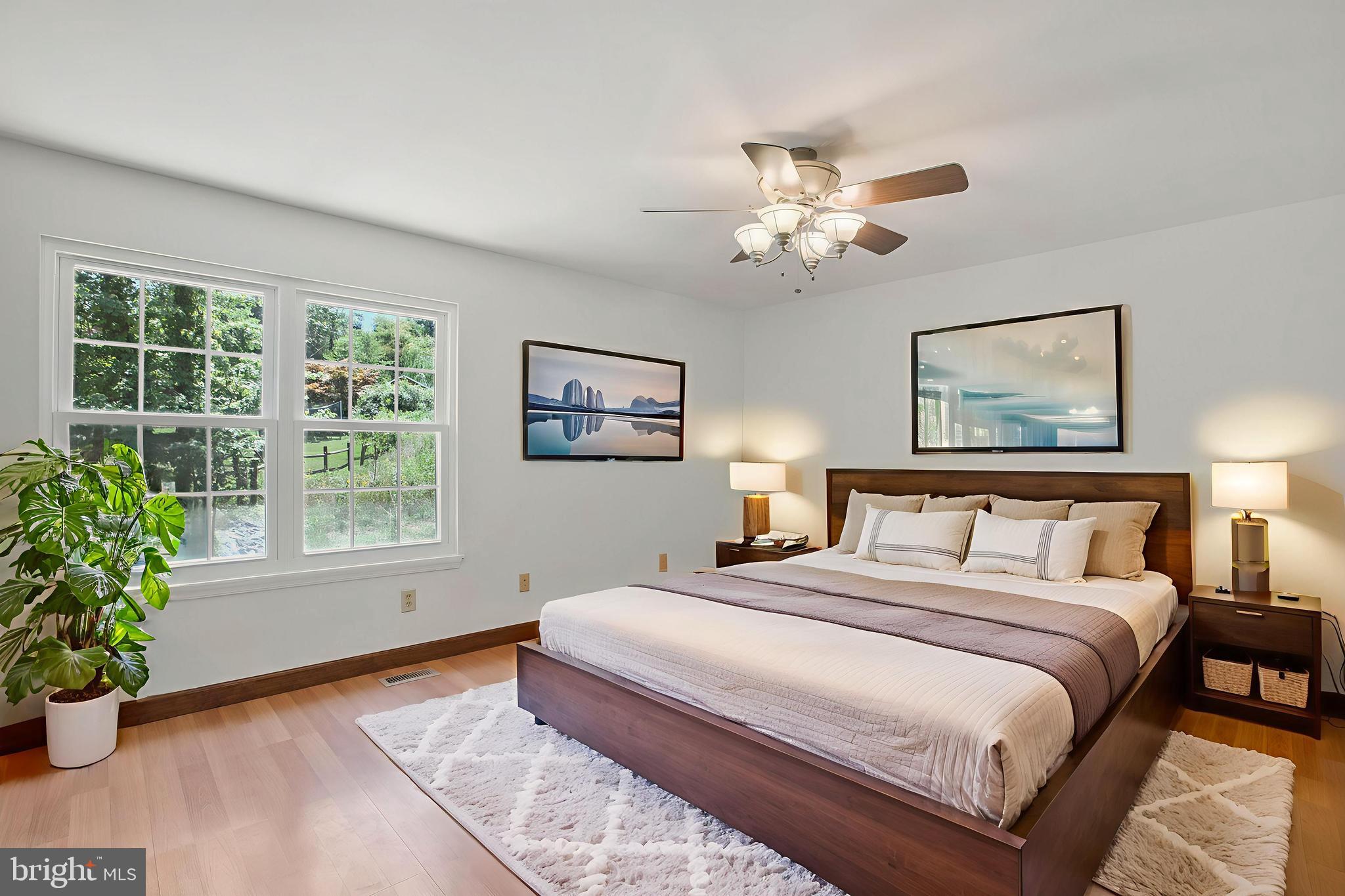 CHEVERLY HILLS - Residential