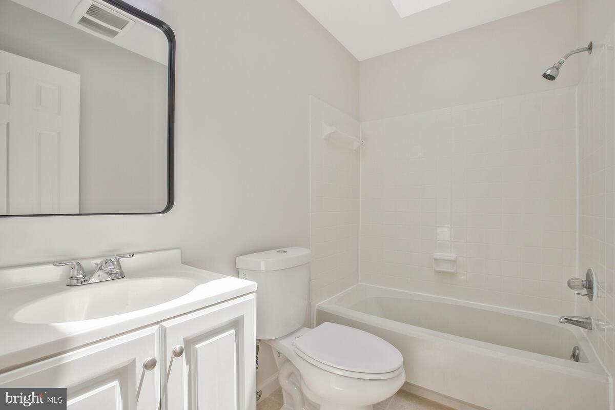 CHEVERLY HILLS - Residential