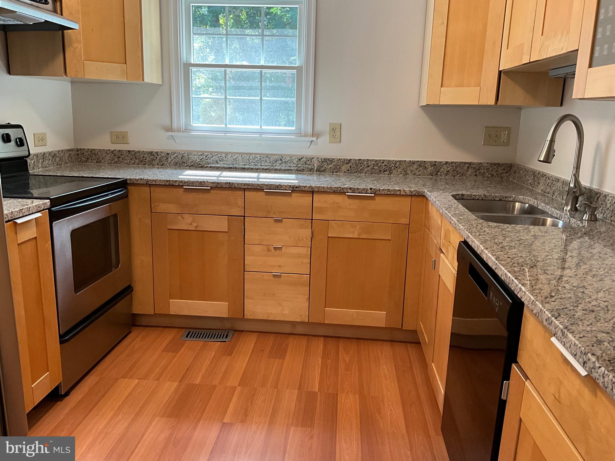 CHEVERLY HILLS - Residential