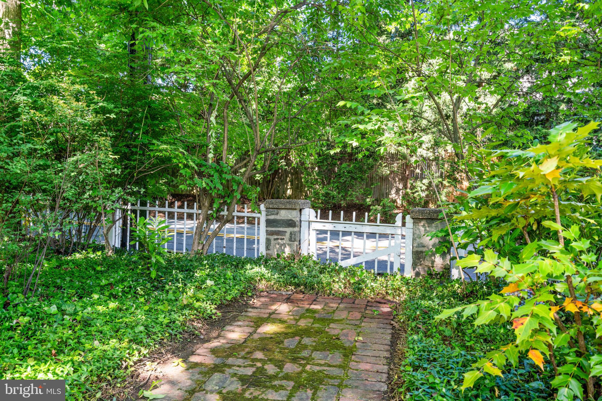 CHEVY CHASE VILLAGE - Residential