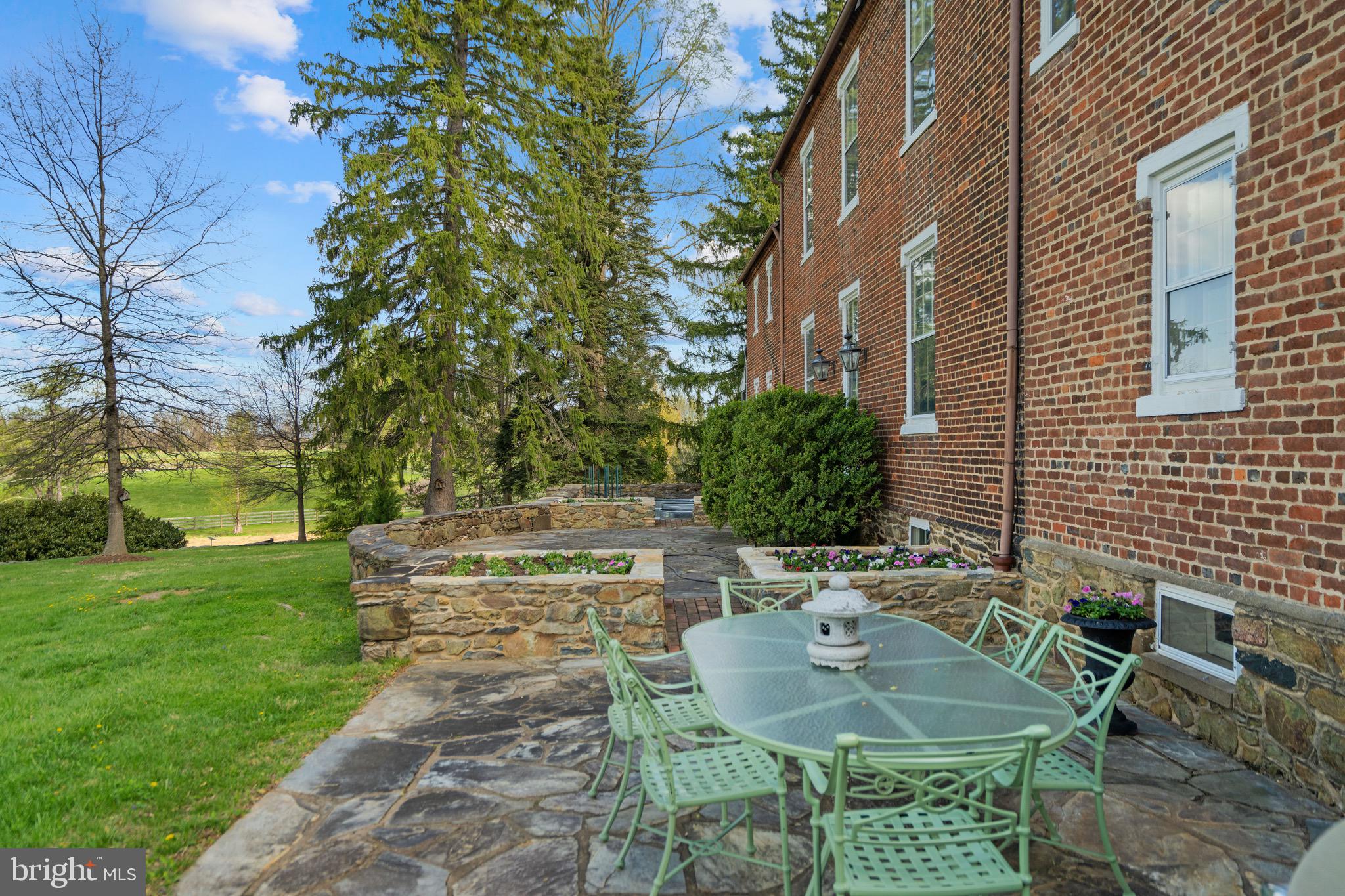 HEDGELAND - Residential