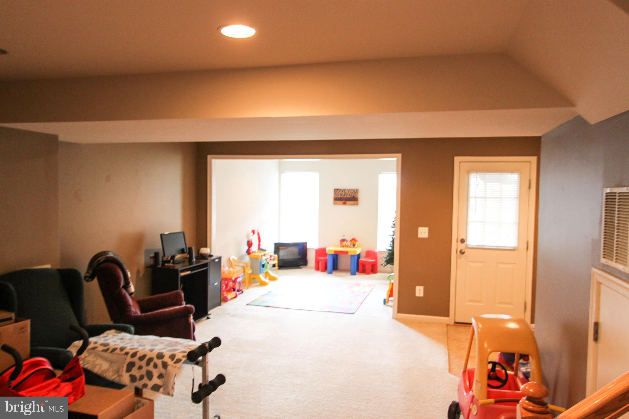 LAKELAND PLACE - Residential Lease