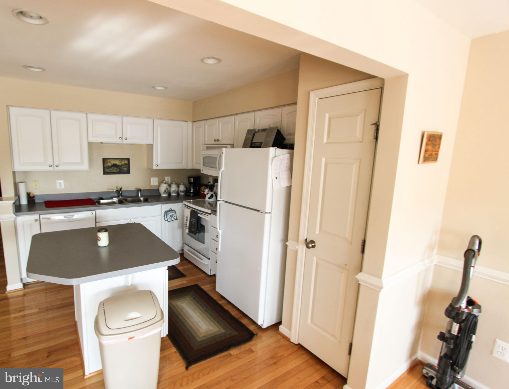 LAKELAND PLACE - Residential Lease