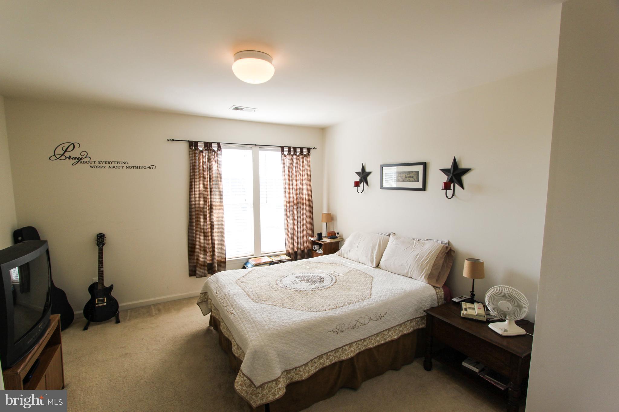 LAKELAND PLACE - Residential Lease