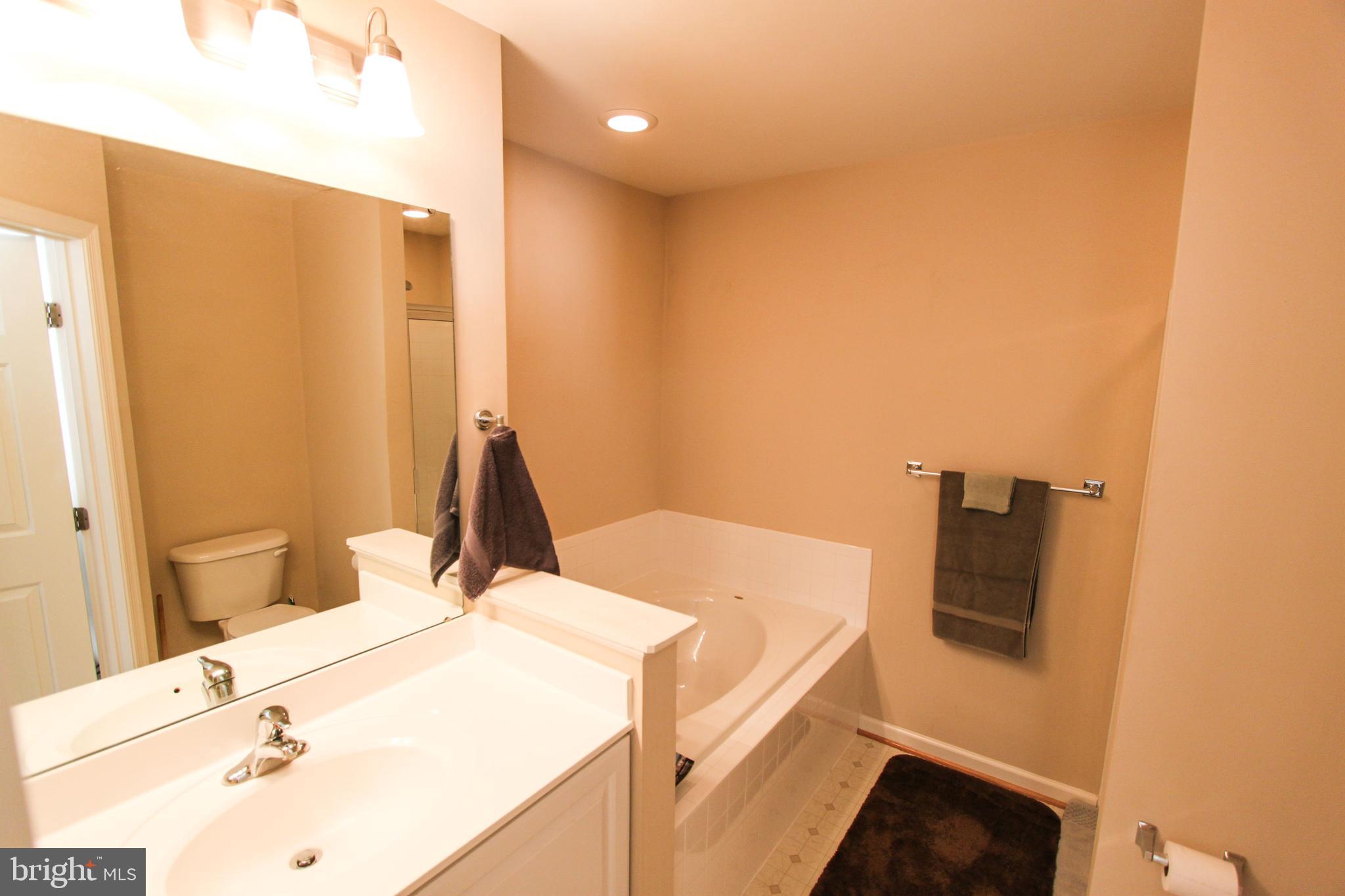 LAKELAND PLACE - Residential Lease