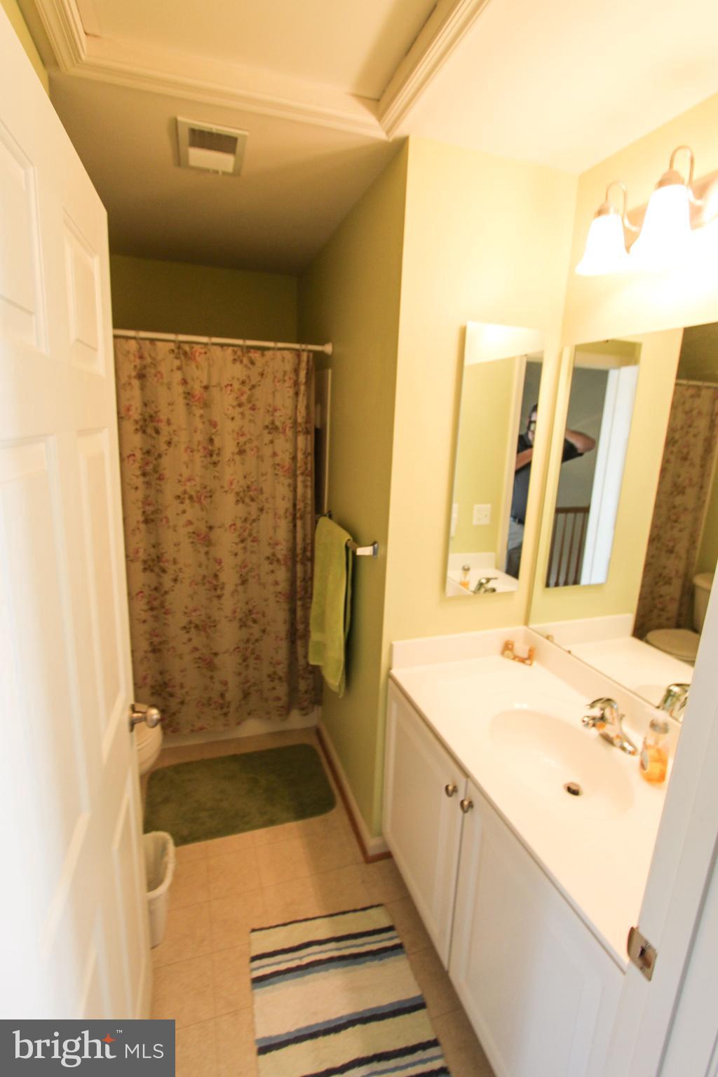 LAKELAND PLACE - Residential Lease