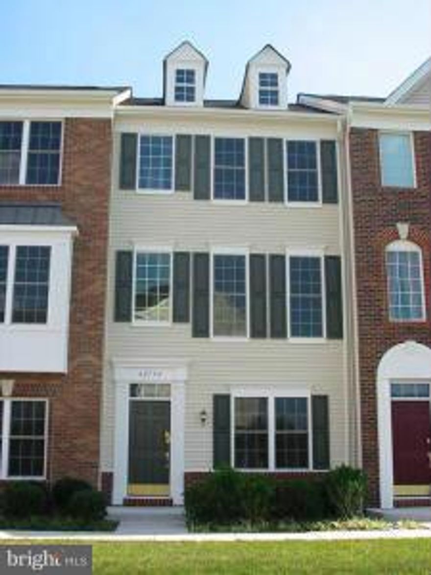 Great town home in highly sought after area***Current tenant is moving out end of August, so home will be available Sept-1-2018**Open floor plan with spacious bedrooms**Home is directly in front of lake, so you get the great views and a perfect place for a walk/jog***One car garage and driveway is rarely available at this price**Community pool is a great place to enjoy the summer.