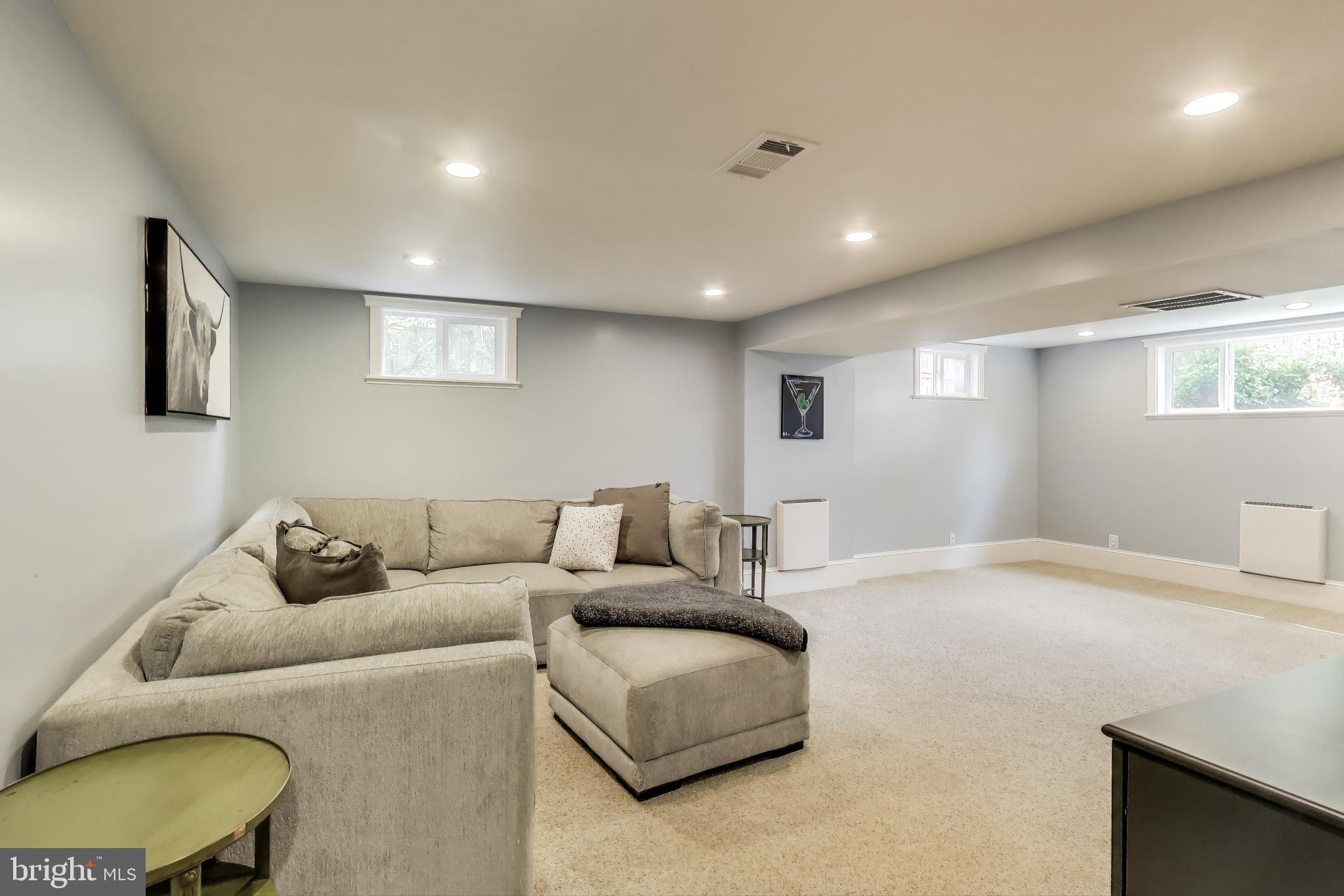 CONNECTICUT AVE - Residential Lease