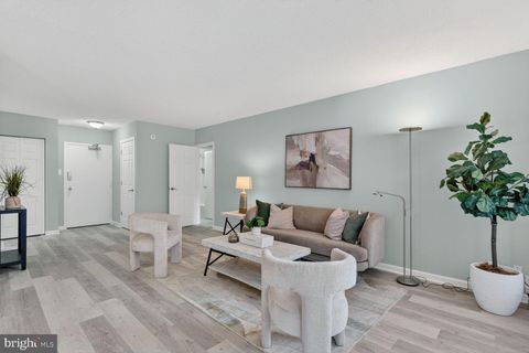 Photo of 4515 Willard Avenue #1414S, CHEVY CHASE, MD 20815 (MLS # MDMC2217226)