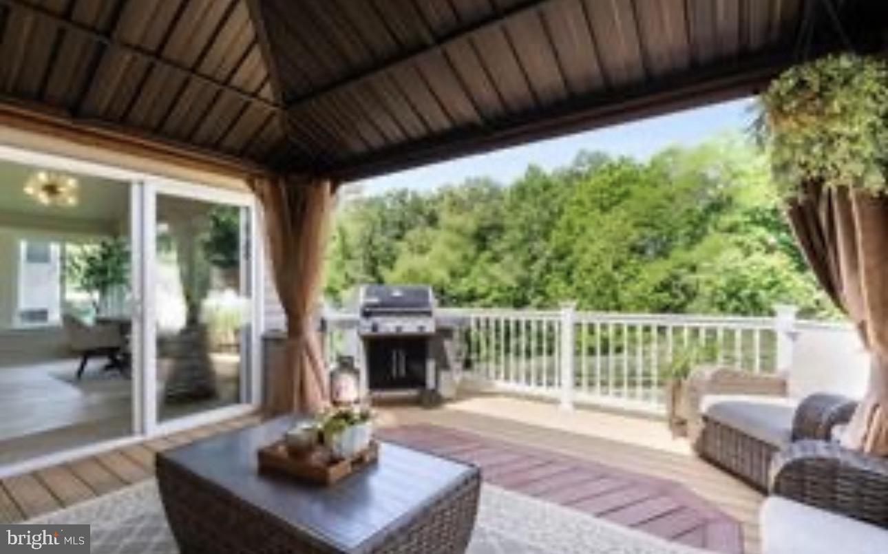 303 BEACON POINT DRIVE