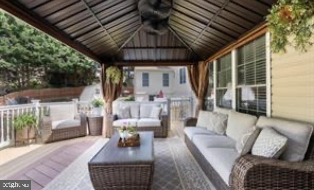 303 BEACON POINT DRIVE