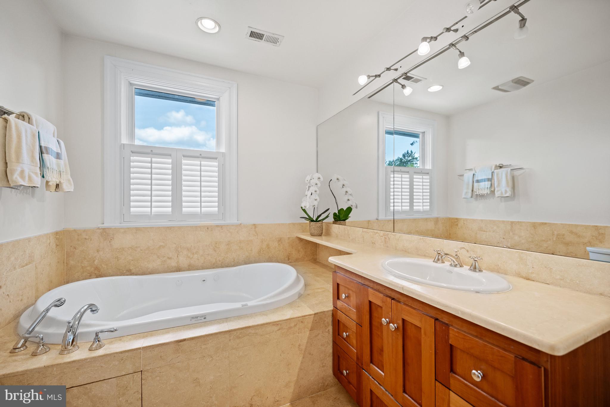 CLEVELAND PARK - Residential