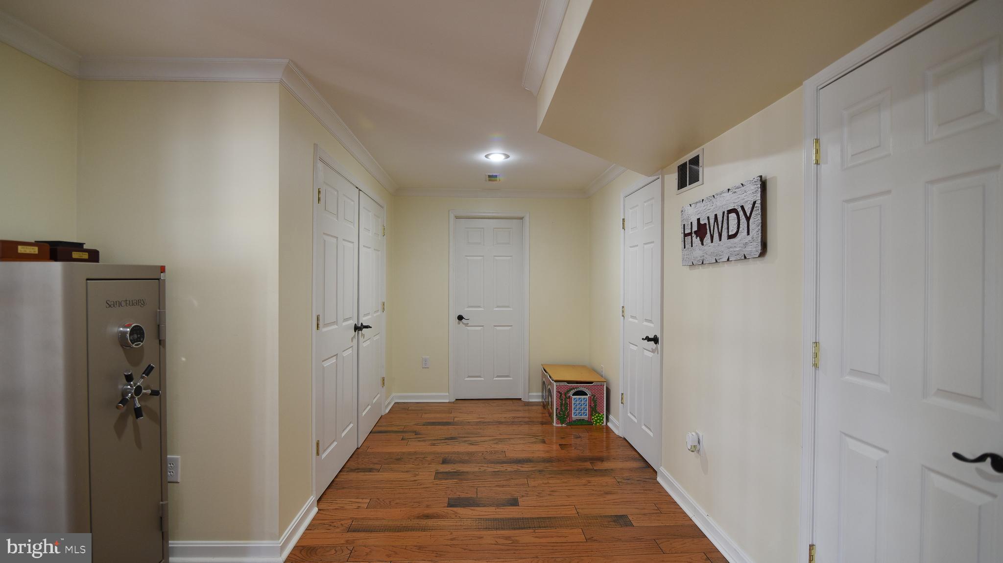 WHISPERING HILLS - Residential