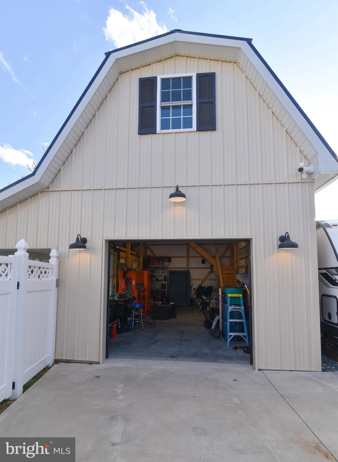 WHISPERING HILLS - Residential