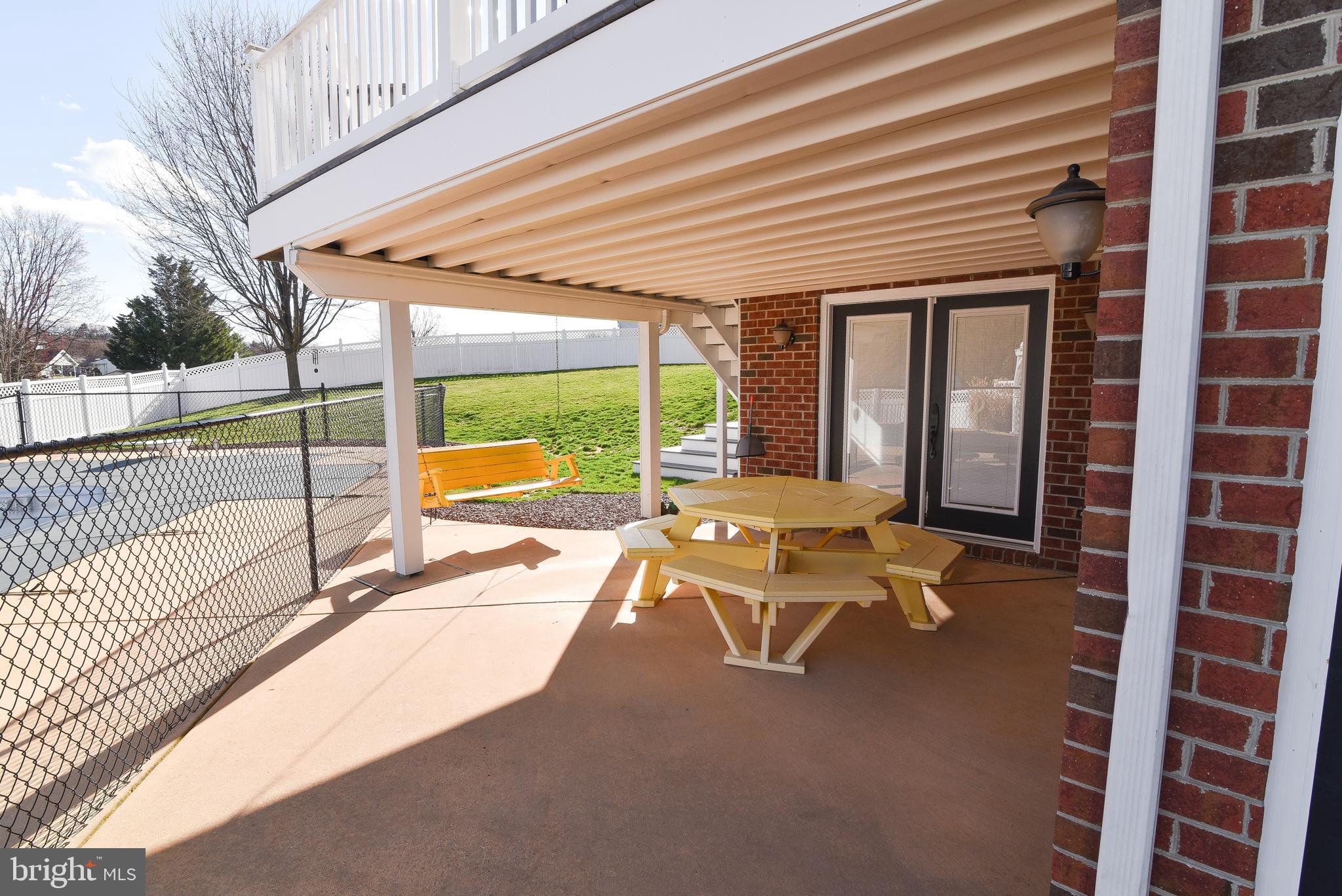 WHISPERING HILLS - Residential