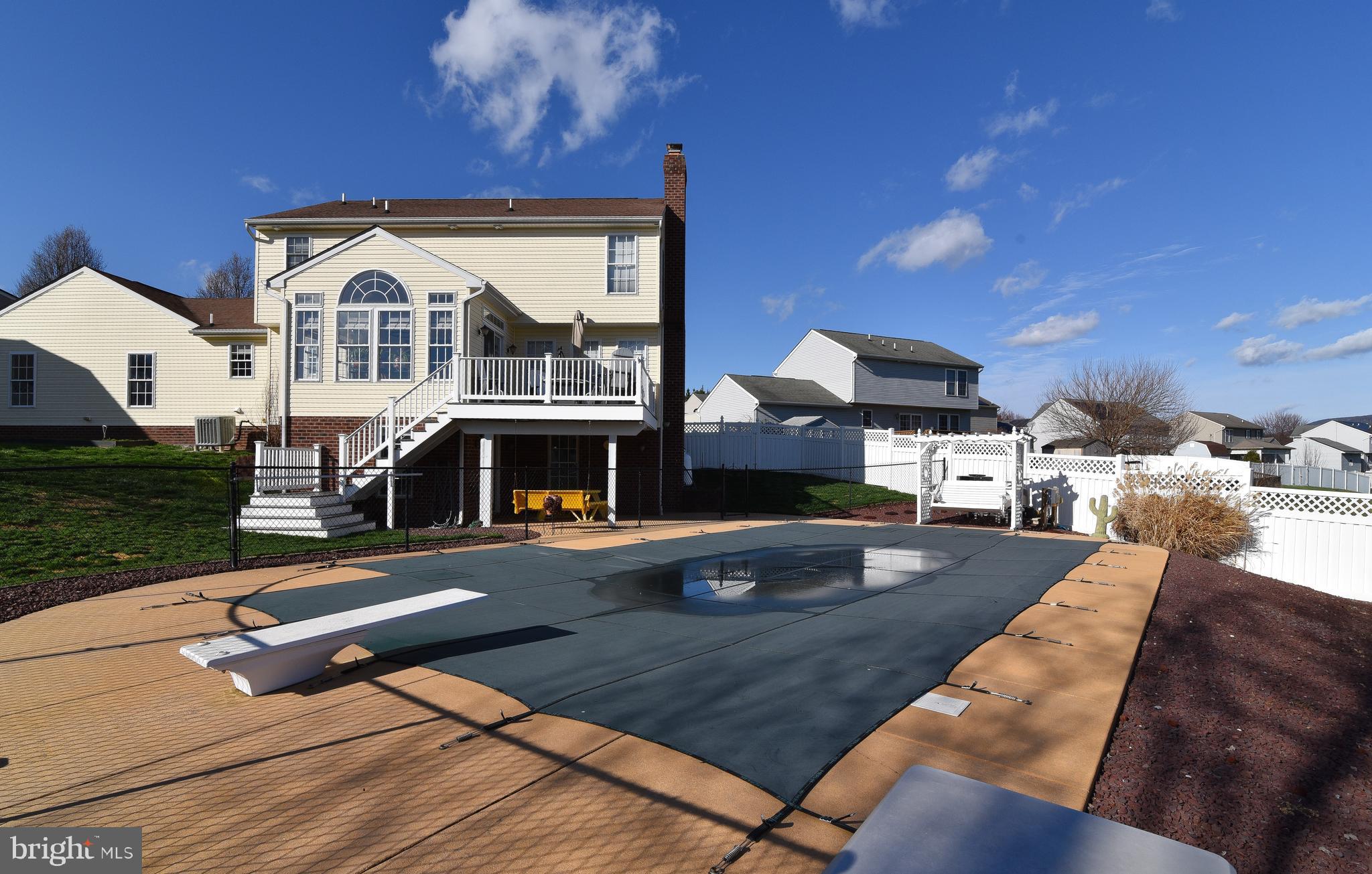 WHISPERING HILLS - Residential