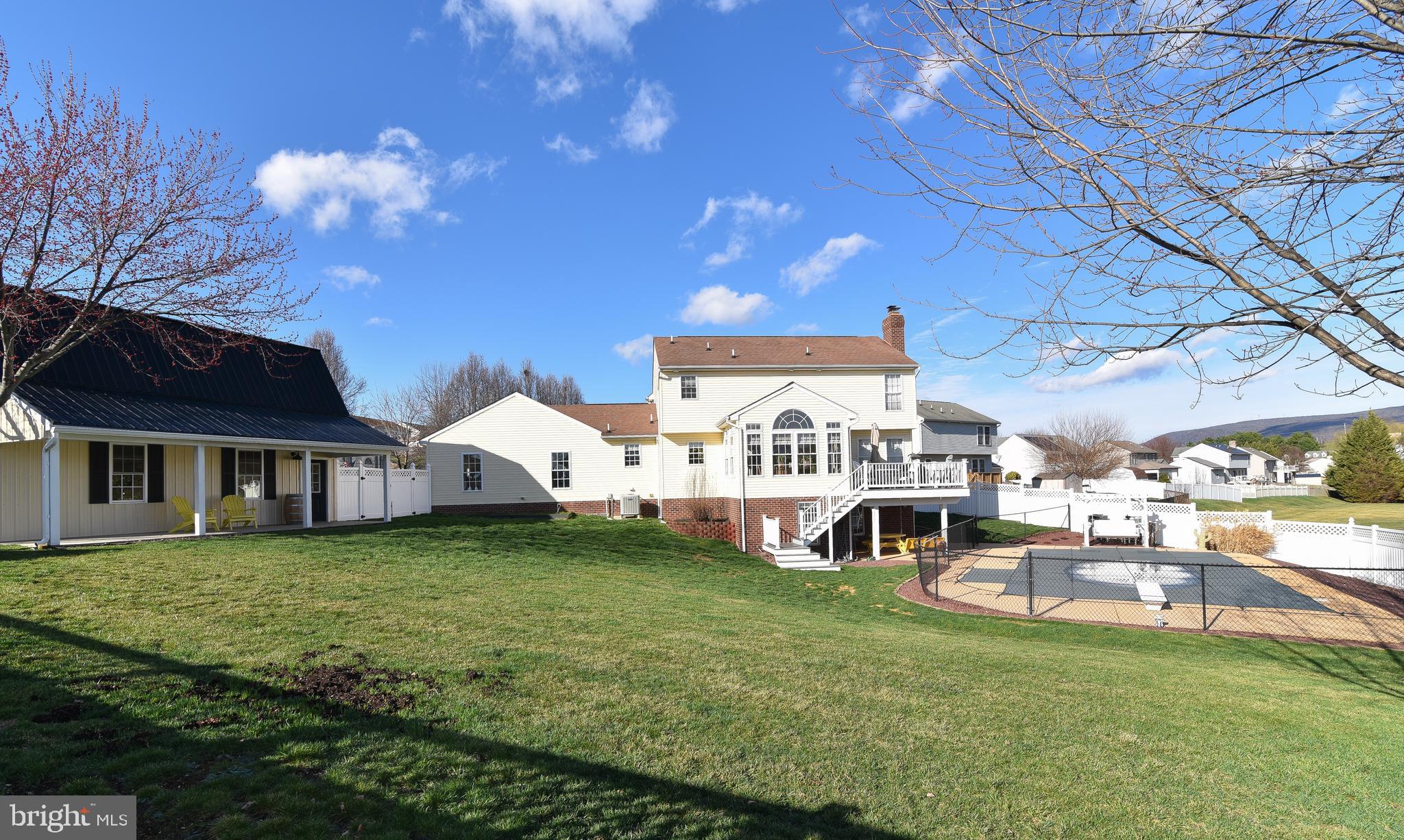 WHISPERING HILLS - Residential