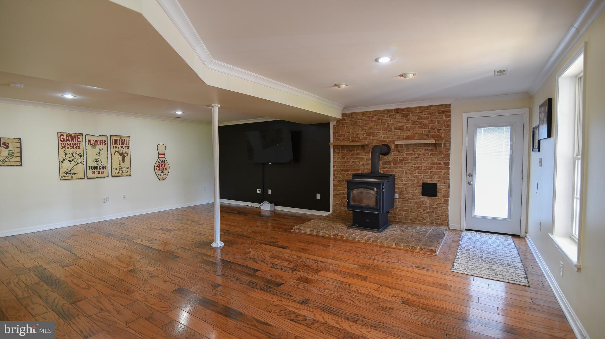 WHISPERING HILLS - Residential