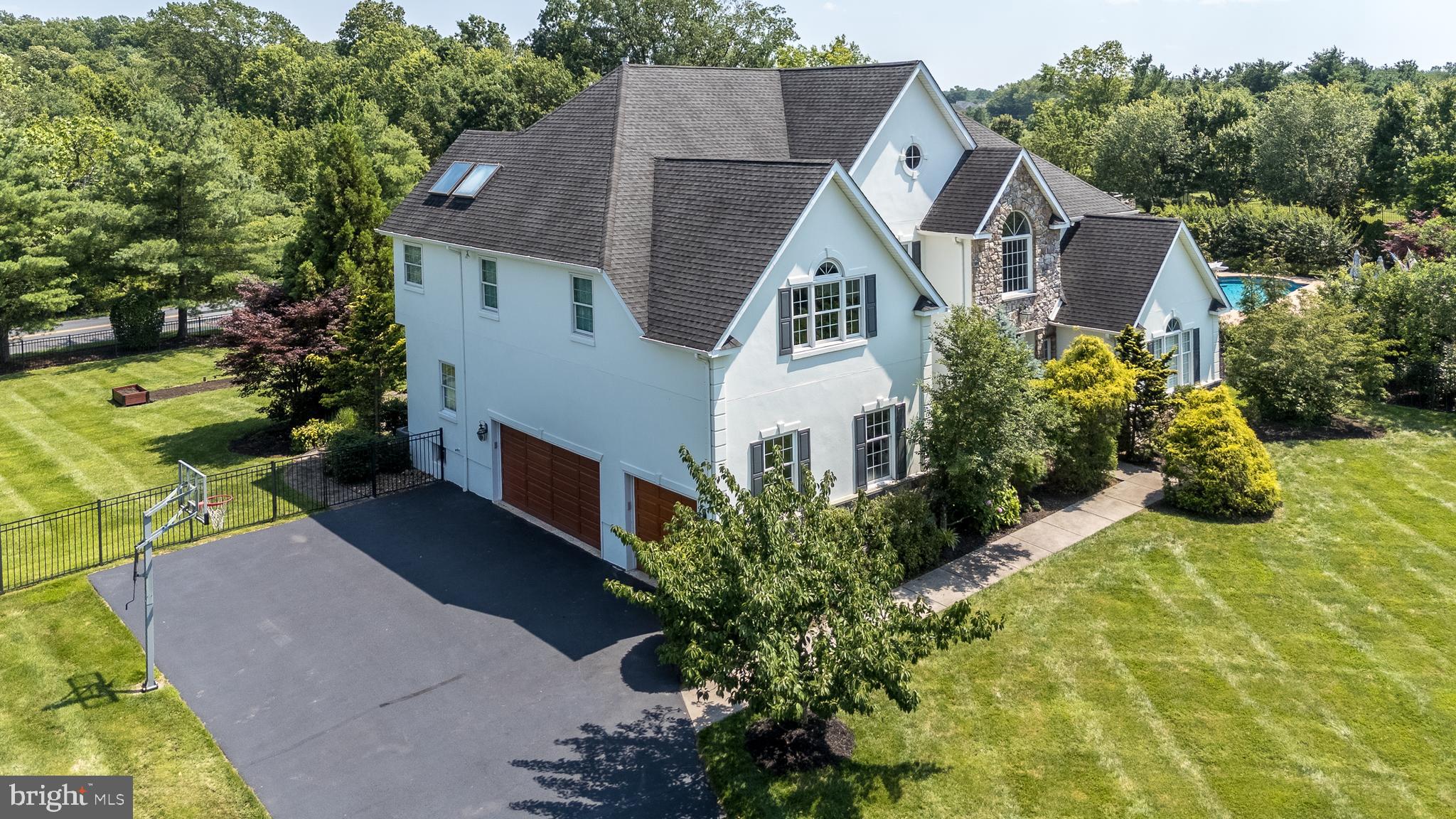 150 CAMBRONNE CIRCLE