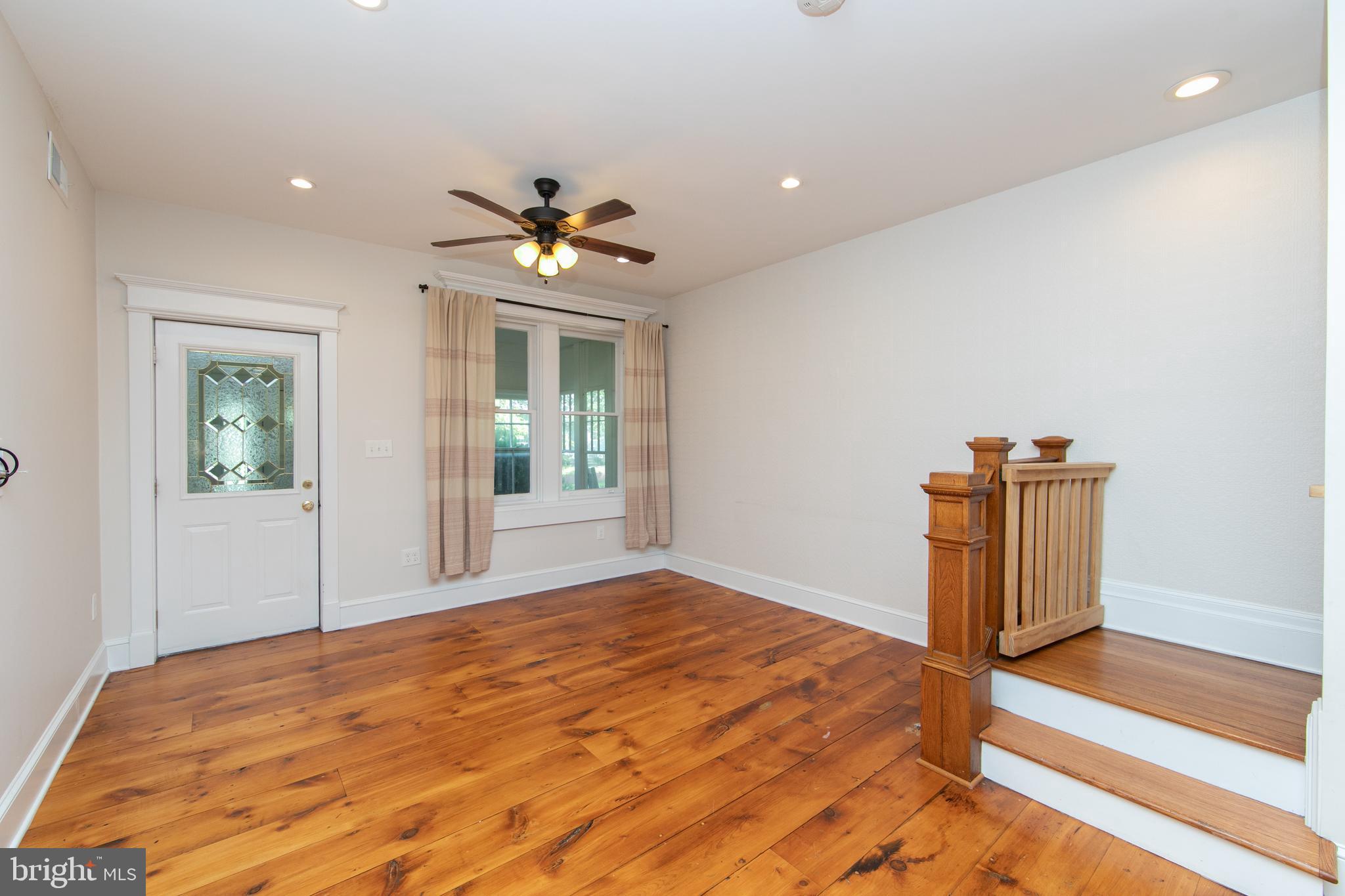 DOWNTOWN - Residential Lease