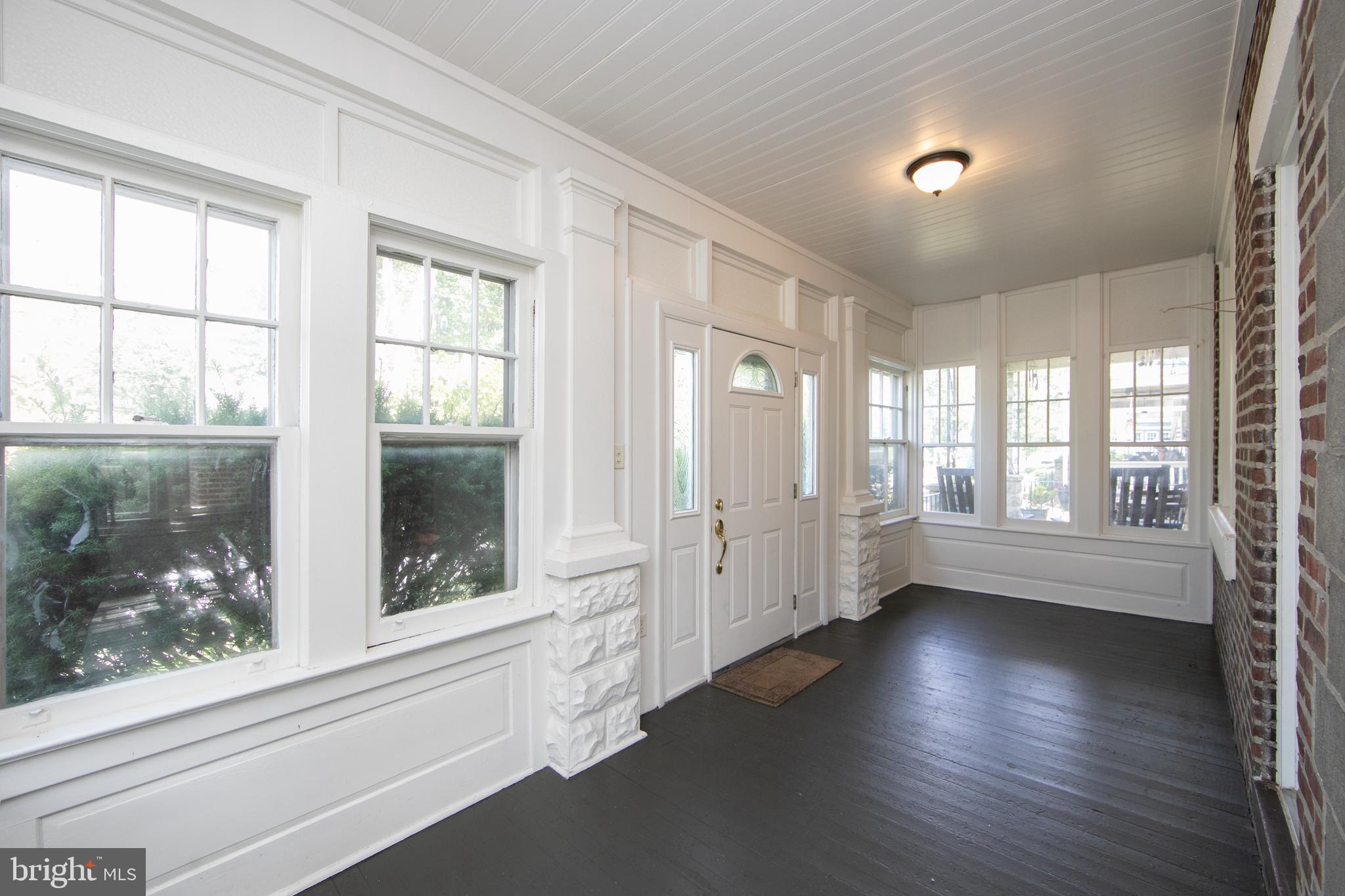 DOWNTOWN - Residential Lease