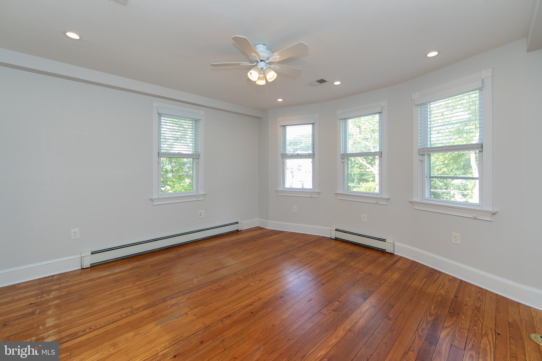 DOWNTOWN - Residential Lease