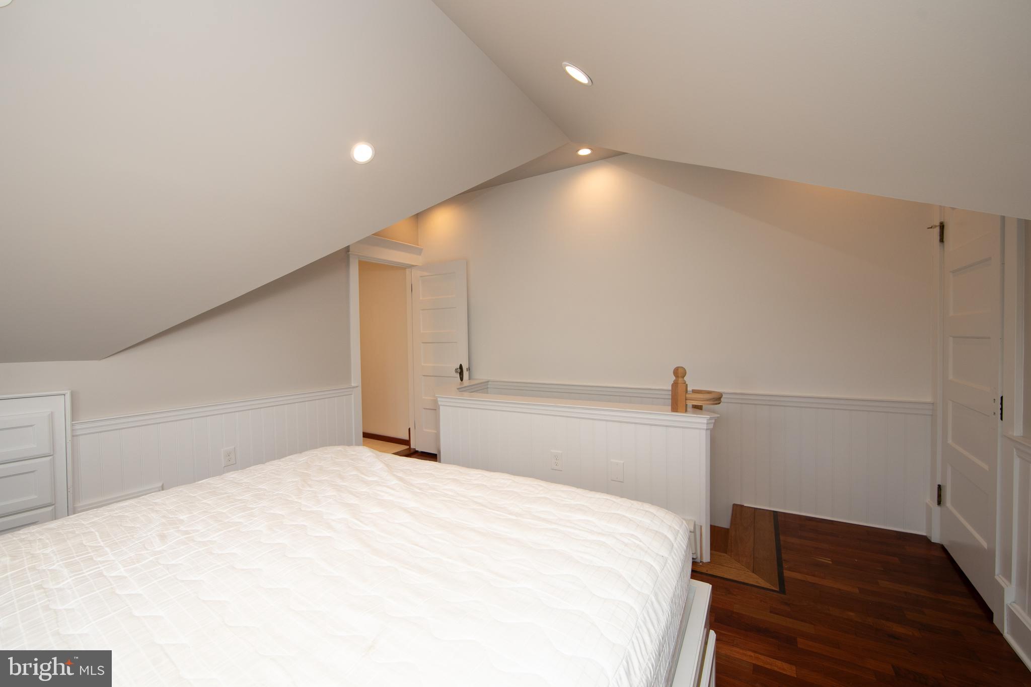 DOWNTOWN - Residential Lease